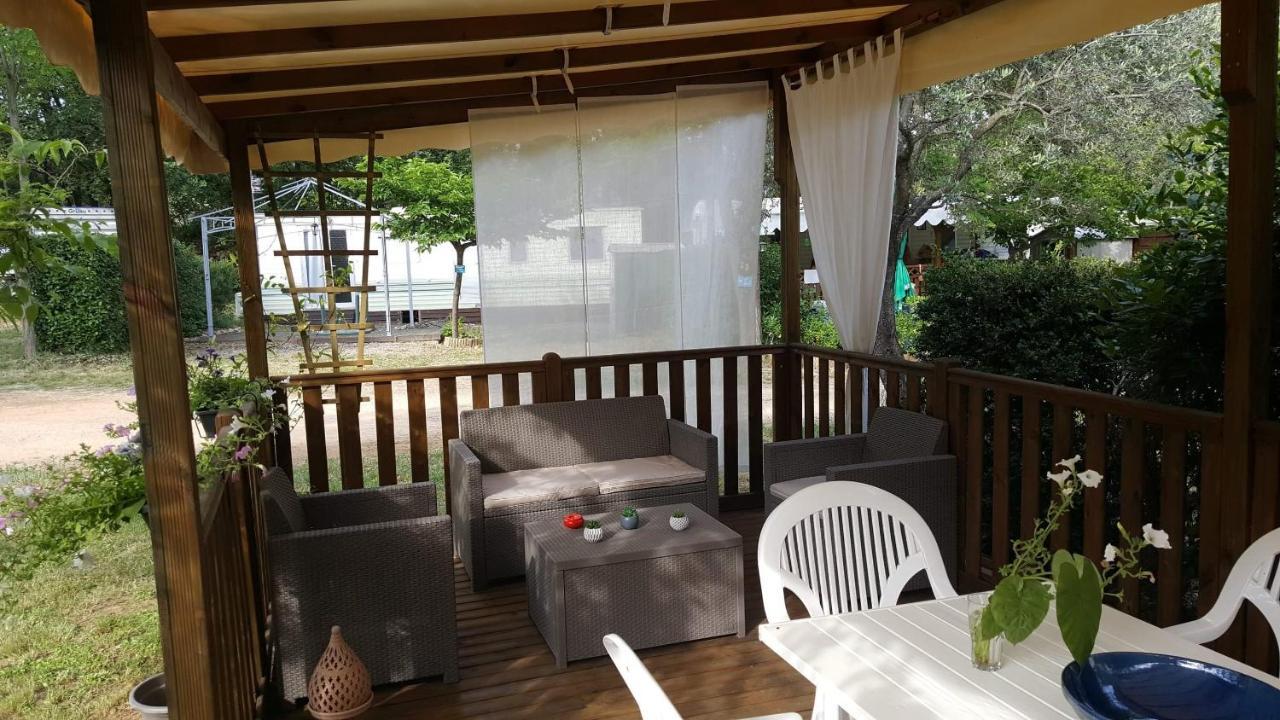 Li Sourso Otel Aups Dış mekan fotoğraf